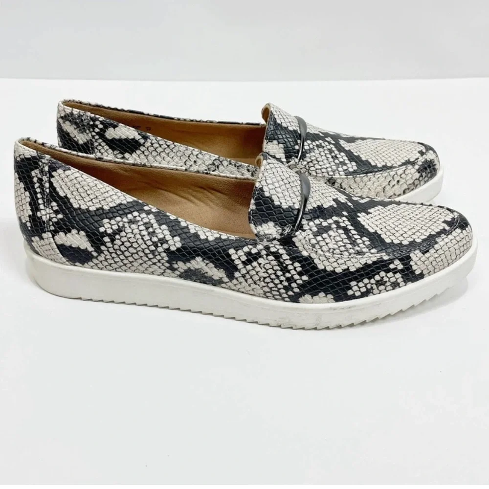 NATURALIZER Ranger Loafer in Alabaster Snake Size: 6 - Picture 1 of 11
